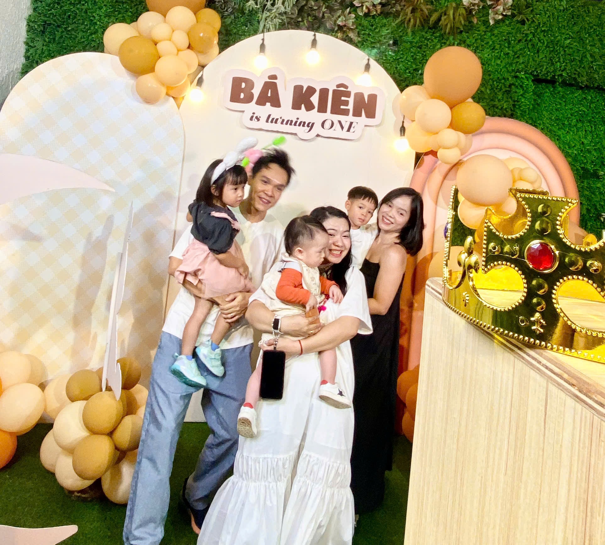 9XBOX cùng gia đình lưu giữ khoảnh khắc đáng yêu trong thôi nôi bé Mè